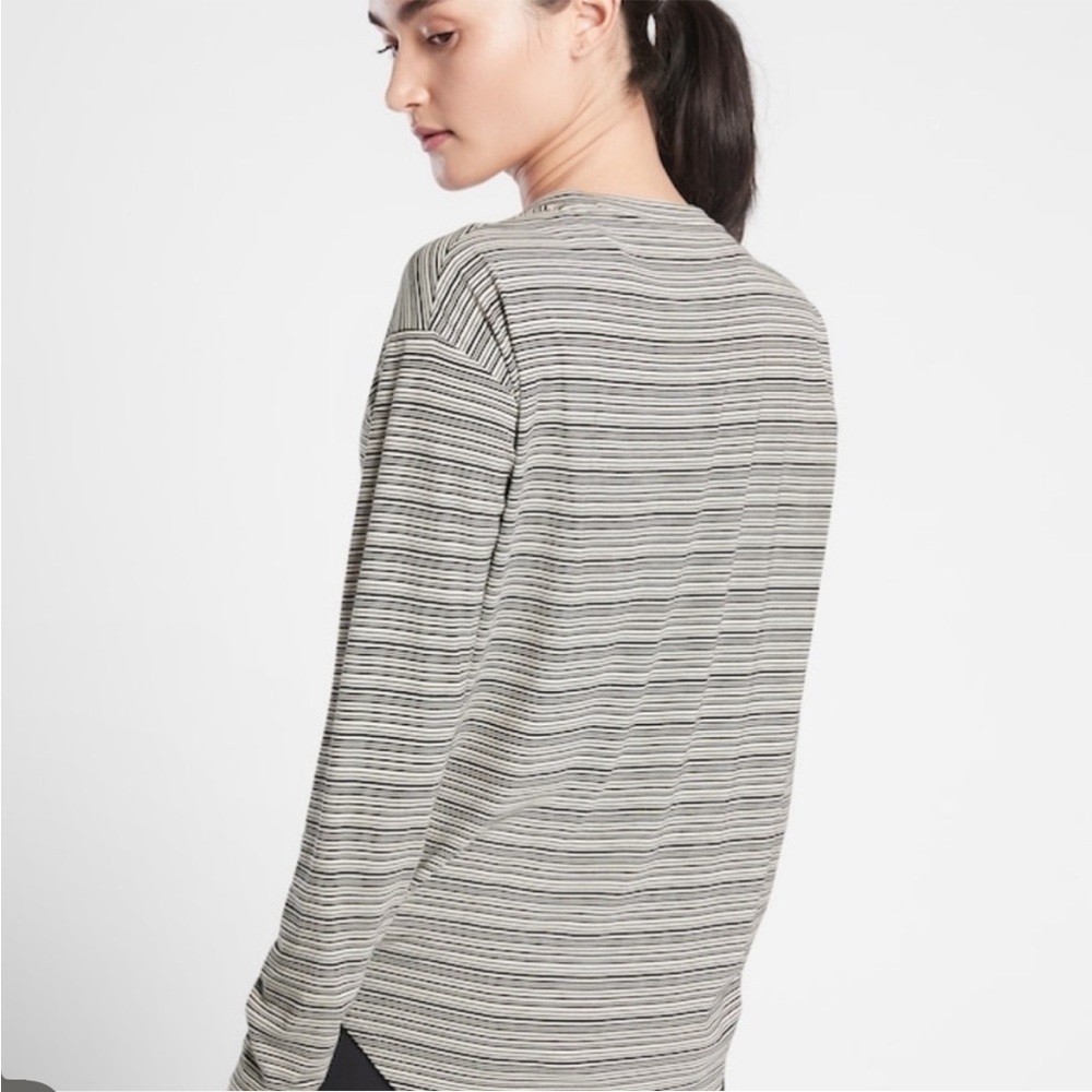 EUC Athleta Women’s Cloudlight Stratus Top - Picture 3 of 6
